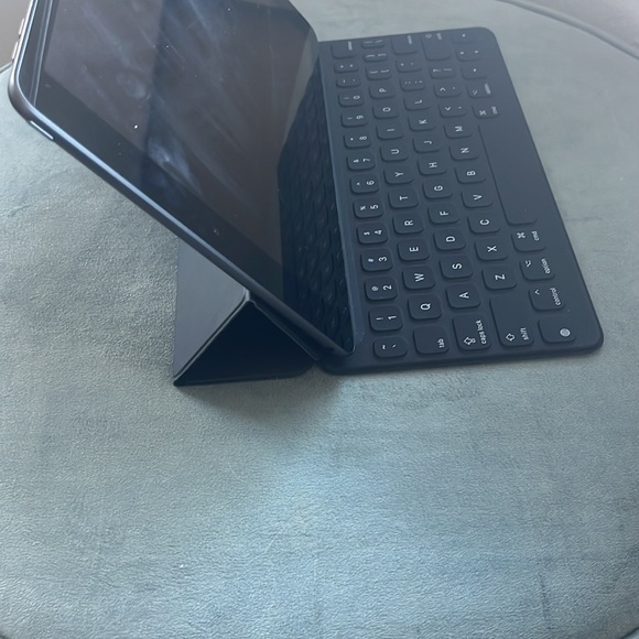 iPad 9th gen Apple keyboard - Picture 6 of 6